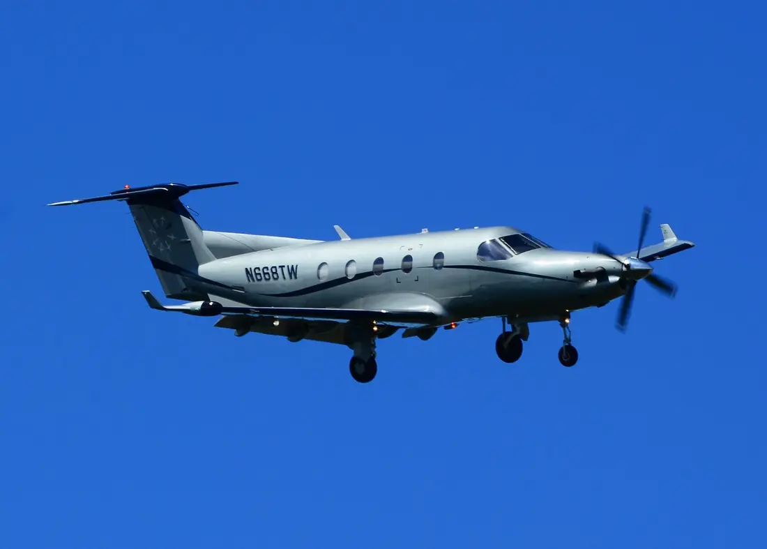 A Pilatus PC-12 single-engine turboprop on approach