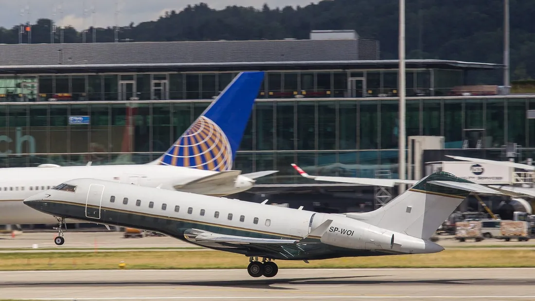 A Bombardier Global Express business jet