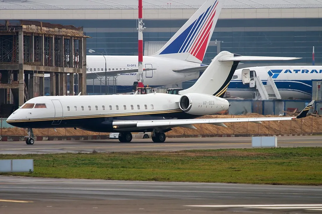 A Bombardier Global Express XRS business jet