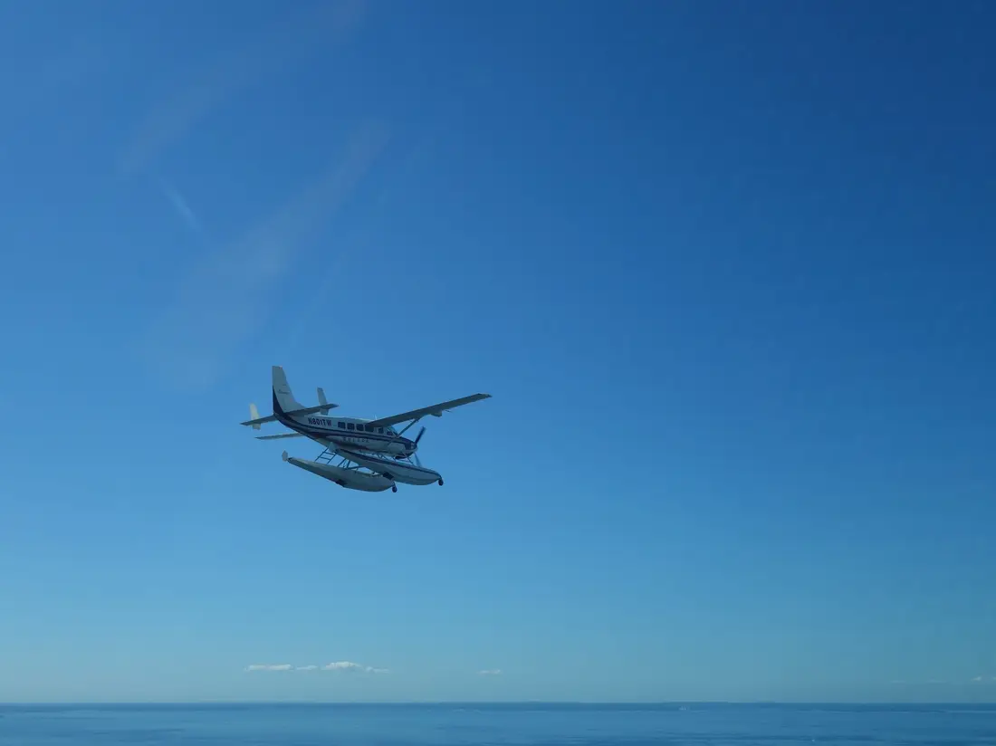 An amphibious Cessna Caravan on floats in flight