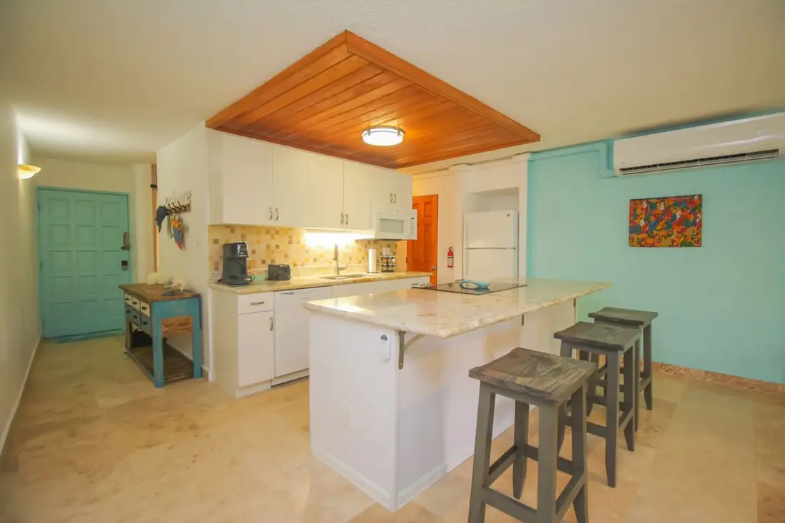 Cozy Condo with Beach Access, photo 4